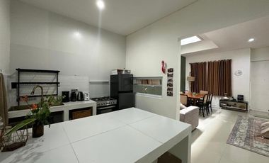 Rumah2KT di Denpasar Selatan, 5 menit ke Sekolah Santosa, sewa tahunan