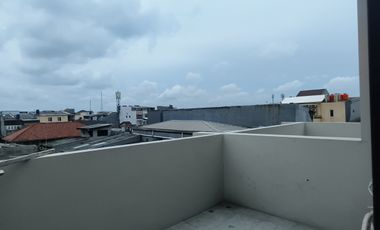 1 Unit Lagi Rumah Baru 3 Lantai Di Jelambar Jakbar