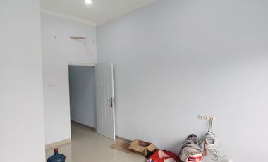 1 Unit Lagi Rumah Baru 3 Lantai Di Jelambar Jakbar