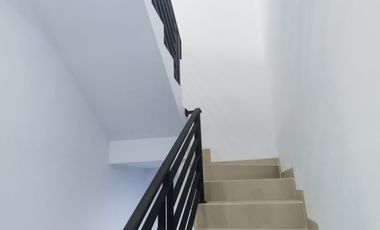 1 Unit Lagi Rumah Baru 3 Lantai Di Jelambar Jakbar