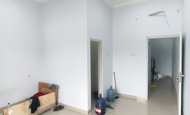 1 Unit Lagi Rumah Baru 3 Lantai Di Jelambar Jakbar