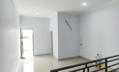 1 Unit Lagi Rumah Baru 3 Lantai Di Jelambar Jakbar