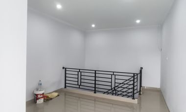 1 Unit Lagi Rumah Baru 3 Lantai Di Jelambar Jakbar