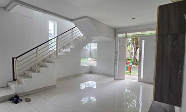 Sewa Rumah Cluster Palm Summarecon Bekasi Dekat Dengan Club House