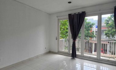 Sewa Rumah Cluster Palm Summarecon Bekasi Dekat Dengan Club House