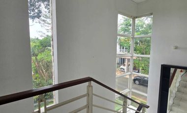 Sewa Rumah Cluster Palm Summarecon Bekasi Dekat Dengan Club House
