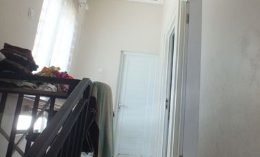 Rumah 2 Lt Semi Furnished di De Villa Jangli, Jl.  Jangli Tlawah