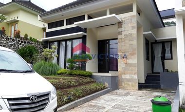 villa ada kolam renang disewakan di Batu Malang