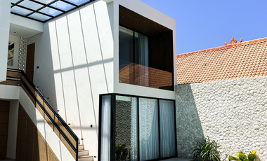 DIJUAL VILLA 2 LANTAI DEKAT PANTAI LOKASI CEMAGI TABANAN