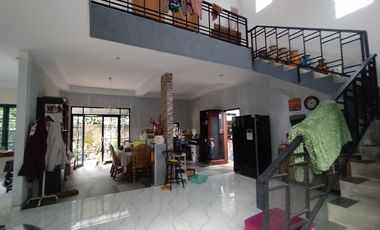 RUMAH MURAH 2LT DI DEPOK, HALAMAN LUAS, 5 KAMAR, BONUS KIOS JUALAN