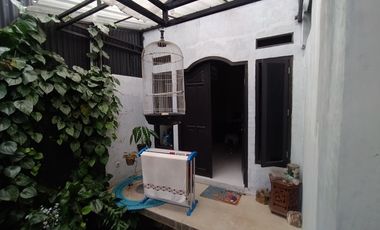 RUMAH MURAH 2LT DI DEPOK, HALAMAN LUAS, 5 KAMAR, BONUS KIOS JUALAN