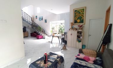 RUMAH MURAH 2LT DI DEPOK, HALAMAN LUAS, 5 KAMAR, BONUS KIOS JUALAN