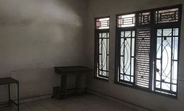 Dijual Cepat Rumah 2 Lantai Lokasi Strategis di Narogong Bekasi