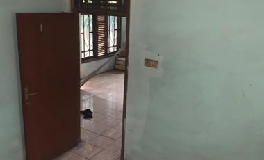Dijual Cepat Rumah 2 Lantai Lokasi Strategis di Narogong Bekasi