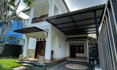 Rumah lantai 2 di Sentral Senggigi tourist area