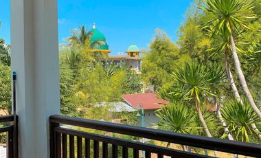 Rumah lantai 2 di Sentral Senggigi tourist area