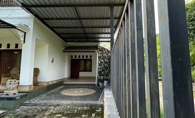 Rumah lantai 2 di Sentral Senggigi tourist area