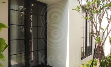 Rumah mewah tengah kota sidoarjo dengan view danau pertama