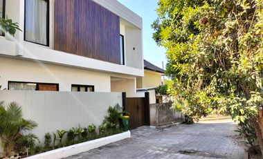 HUNIAN SEMI VILLA 3BR MODERN FURNISHED STARTEGIS DI JIMBARAN