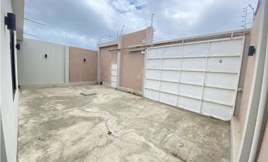 Venta de casa tipo villa en Los Gavilanes, Manta, Ecuador, cerca de la PUCE