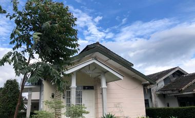 Villa Nyaman dan Asri