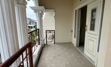 Rumah klasik Tenggilis utara 200m2 ada 4+1 kamar tidur semi furnish