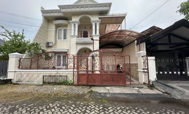 Rumah klasik Tenggilis utara 200m2 ada 4+1 kamar tidur semi furnish