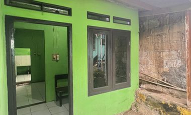 SMALL HOUSE FOR SALE IN KELURAHAN CIPAYUNG, JEMBATAN SERONG DEPOK 28SQM GOOD LOCATION NEED TO SELL FAST