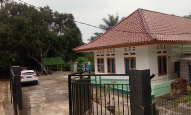 Rumah Semi Villa + Kebun Durian di Cibatu Purwakarta Dijual Murah