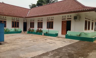 Rumah Semi Villa + Kebun Durian di Cibatu Purwakarta Dijual Murah