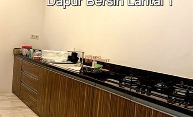 Jual Rumah 5 Lantai dgn Private Lift di Springhill Golf Residences Kemayoran Siap Huni