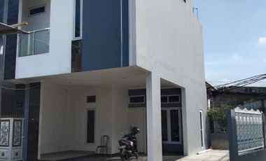 DiJu as k Rumah Baru Modern  Siap Huni 3Lt di Kran 5 Gunung Sahari Selatan Kemayoran Jakarta Pusat