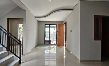 Rumah Murah 2 Lantai Dalam Cluster Barat RSA UGM Dekat Jogja City Mall