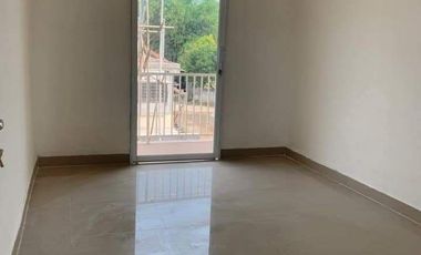 Rumah SHM 2 Lantai Tinggal Balik Nama , 3 KT 2 KM Di Pusat Kota