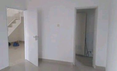 Rumah SHM 2 Lantai Tinggal Balik Nama , 3 KT 2 KM Di Pusat Kota