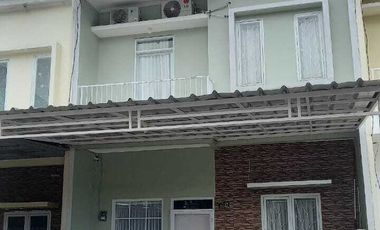 Rumah SHM 2 Lantai Tinggal Balik Nama , 3 KT 2 KM Di Pusat Kota