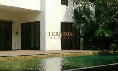 DISEWAKAN RUMAH LUAS DAERAH CIPETE DENGAN KOLAM RENANG