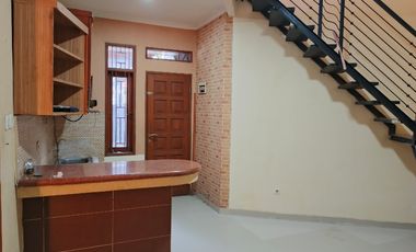 DISEWAKAN RUMAH 2 LANTI PERUMAHAN LARANGAN INDAH TANGGERANG