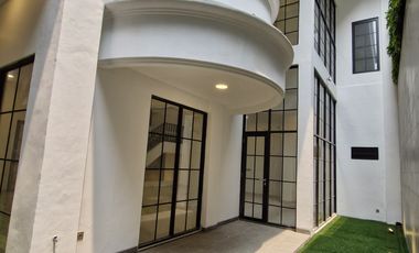 Rumah Mewah Tomang Luas 313m2 Siap Huni Boulevard SHM Termurah