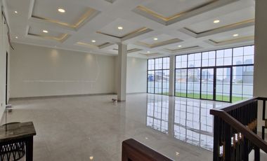Rumah Mewah Tomang Luas 313m2 Siap Huni Boulevard SHM Termurah