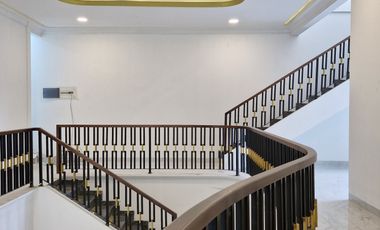 Rumah Mewah Tomang Luas 313m2 Siap Huni Boulevard SHM Termurah