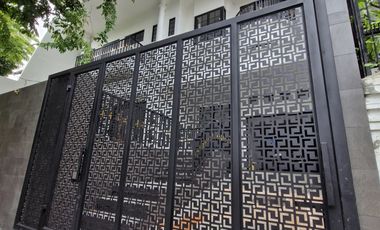 Rumah Mewah Tomang Luas 313m2 Siap Huni Boulevard SHM Termurah