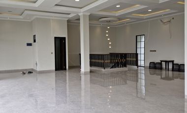 Rumah Mewah Tomang Luas 313m2 Siap Huni Boulevard SHM Termurah