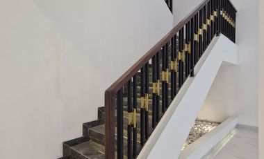Rumah Mewah Tomang Luas 313m2 Siap Huni Boulevard SHM Termurah