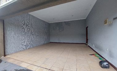 rumah 2lantai butuh renov tengah kota dekat solobaru dan klewer