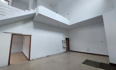 rumah 2lantai butuh renov tengah kota dekat solobaru dan klewer