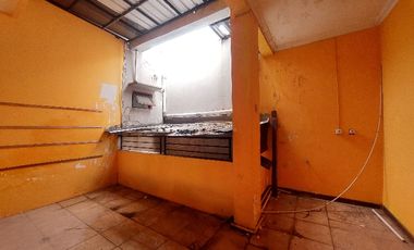 rumah 2lantai butuh renov tengah kota dekat solobaru dan klewer