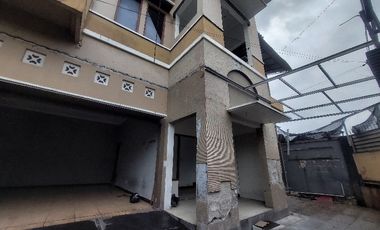 rumah 2lantai butuh renov tengah kota dekat solobaru dan klewer