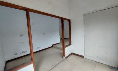 rumah 2lantai butuh renov tengah kota dekat solobaru dan klewer
