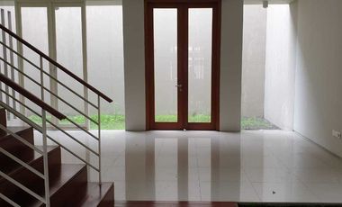 Semi Furnish Rumah Minimalis di Citraland Green Lake Harga Nego